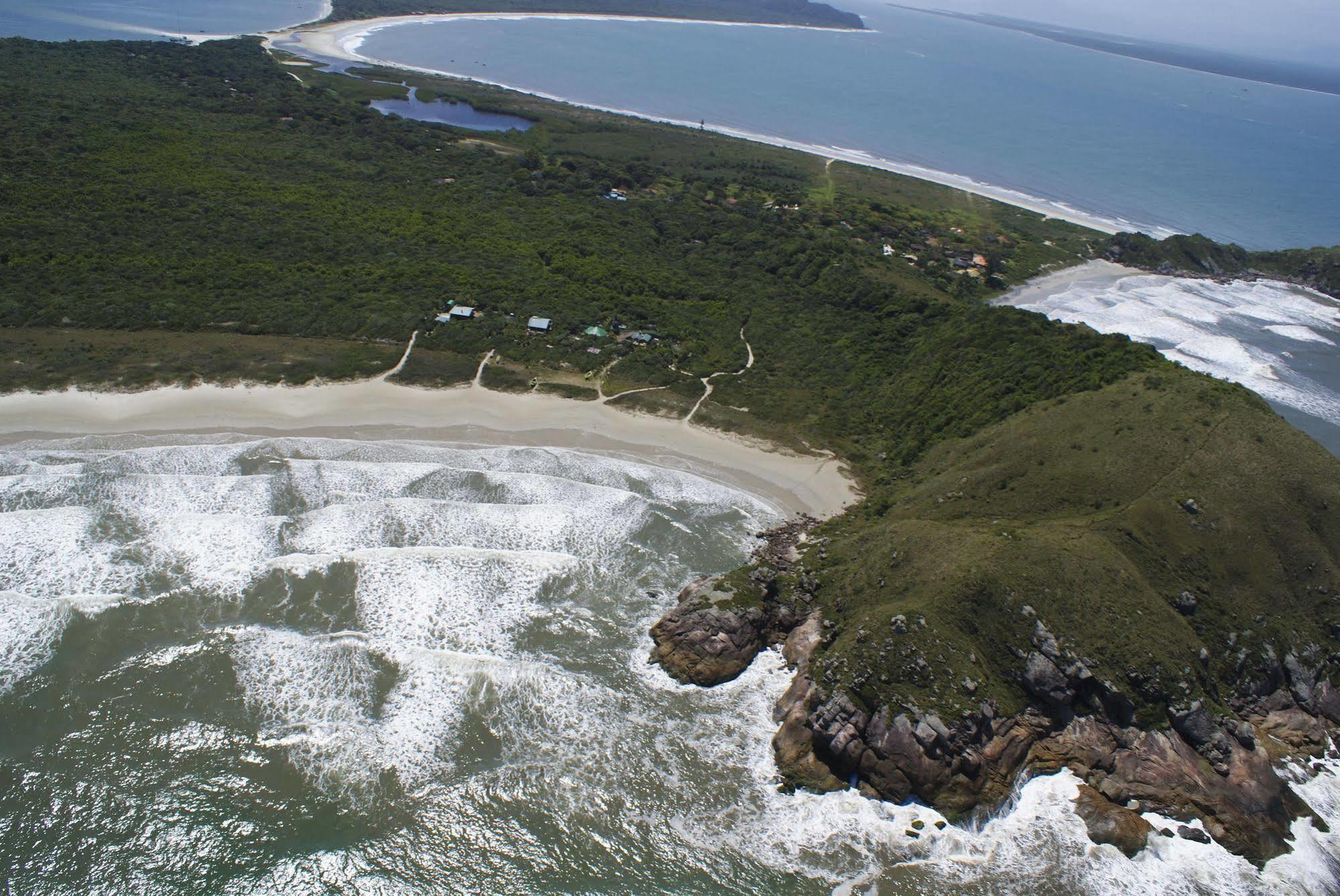 Grajagan Surf Resort Ilha do Mel Exterior photo
